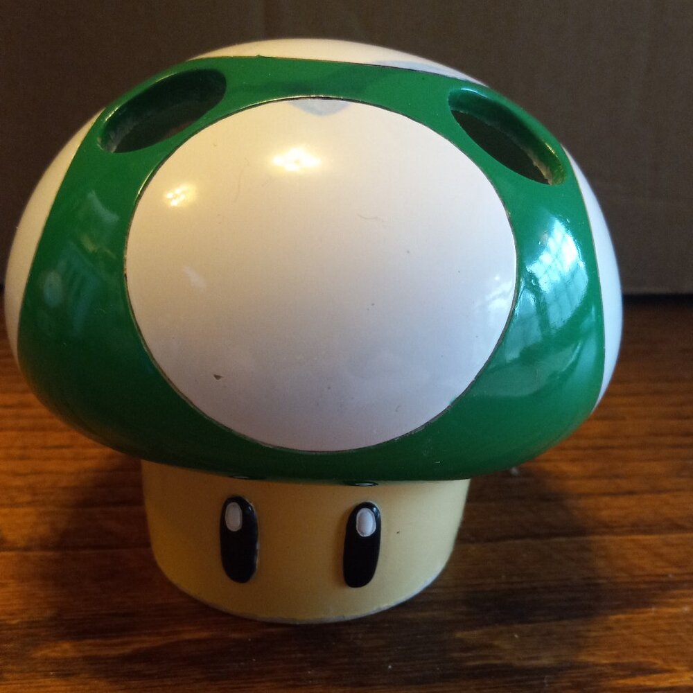 Nintendo Super Mario Mushroom Tooth Brush  Toothbrush Holder 2012